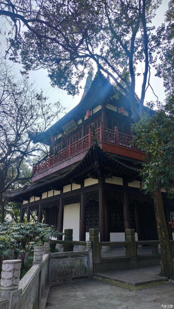 13岁喂猪，一夜爆红后被张艺谋劝退的“谋女郎”，现在变成了这样